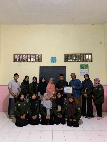 Mahasiswa KKN-P UMSIDA Kelompok 2 Berperan Aktif dalam Kegiatan Pengajaran Mengaji di Madin Al-Hidayah Desa Durensewu