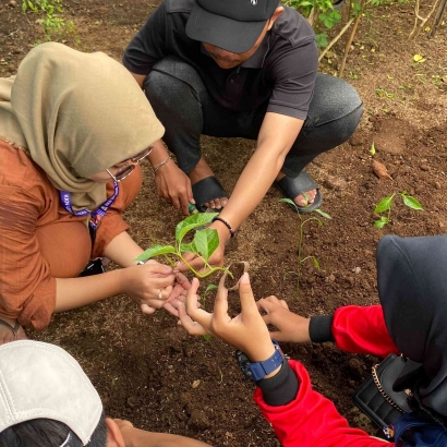Kegiatan Urban Farming Mahasiswa KKN UPGRIS di Kelurahan Gunungpati