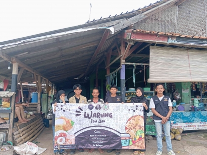 Mahasiswa KKN STIES IP Desa Cilandak Melakukan Branding Kepada Beberapa UMKM di Desa Cilandak