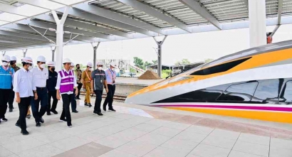 Kajian Ekonomi Politik Internasional : Studi Kasus Kerjasama Indonesia - Tiongkok dalam pengadaan High-speed Train