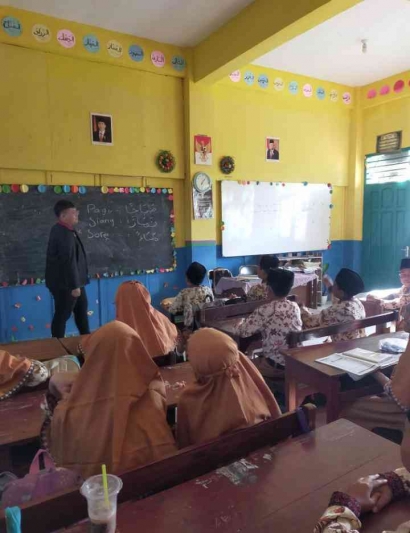 PMM UMM Gelombang 7 Kelompok 27 Bantu Tingkatkan Pelatihan Bahasaa Arab di MI Al-Ma'arif 03