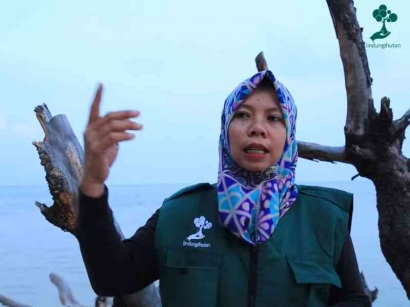 Teh Aas dan Upaya Kolektif Perempuan Menjaga Pulau Pari Tetap Lestari