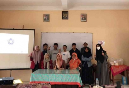 Tim PMM UMM Melaksanaan Pendampingan Workshop Pembuatan Media Promosi Berbasis IT di SMA Islam Batu