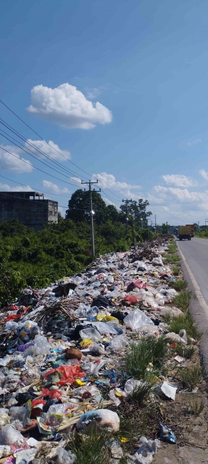 Sampai Kapan Pinggiran Jalan, Lintas Sumatera Provinsi Jambi Menjadi Tempat Sarang Sampah Masyarakat?