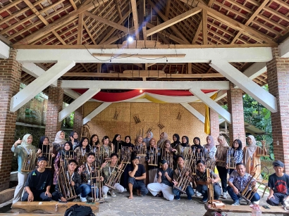 Wisata Budaya dan Ketahanan Pangan Masyarakat Kampung Adat Cirendeu