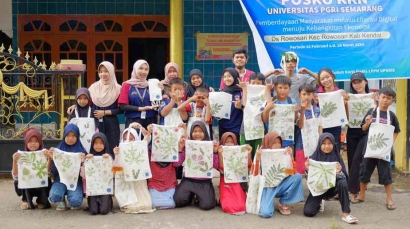 Pelatihan Pembuatan Totebag Ecoprint Tim KKN UPGRIS bersama Anak-Anak Dusun Kesatrian, Desa Rowosari