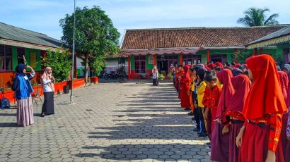 School Road Show Kampung Dongeng dan Top Ice di SDN 2 Way Dadi Bandar Lampung