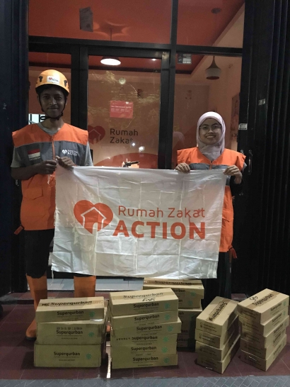 Relawan Rumah Zakat Surabaya Support Superqurban untuk Masyarakat Terdampak Banjir Mojokerto