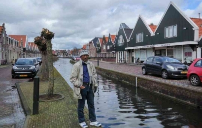Menyusuri Volendam, Desa Nelayan dan Zaanse Schans, Desa Kincir Angin di Belanda