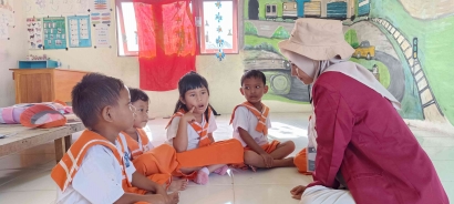 Edukasi Praktik Cuci Tangan bersama Anak-anak TK di Desa Sungai Lirik