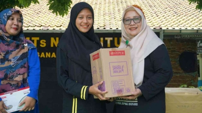 Guru Fiqih Kenakan Adat Aceh Raih Juara III Jalan Sehat Budaya HAB ke-46 MTsN 6 Bantul