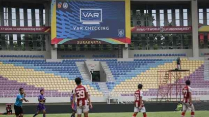 Resmi! Debut VAR di Kompetisi Sepak Bola Indonesia Langsung Batalkan Pinalti
