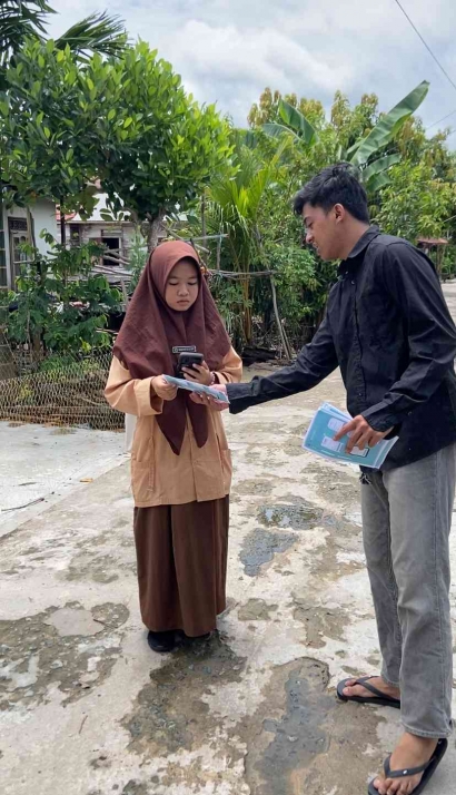 Sosialisasi Penggunaan Aplikasi Elsimil di Desa Sungai Lirik Kepada Warga Sekitar Sebagai Upaya Menekan Angka Stunting di Kalimantan Selatan