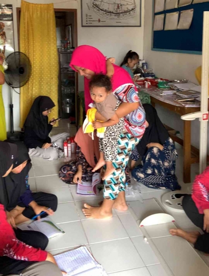 Sosialisasi Tentang "Apa Itu Stunting?" kepada Ibu-ibu di Posyandu Desa Sungai Lirik, Kabupaten Barito Kuala sebagai Bentuk Upaya Preventif