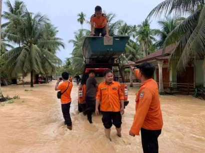 Terenyuh Mendengar Bencana, Syauqi Kirim Bantuan Kepedulian ke Masyarakat Terdampak Banjir dan Longsor Padang Pariaman