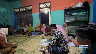 Sosialisasi Swamedikasi Penyakit Kulit "Panu" di Dusun Watugedug Bersama KKN Tematik Universitas Alma Ata