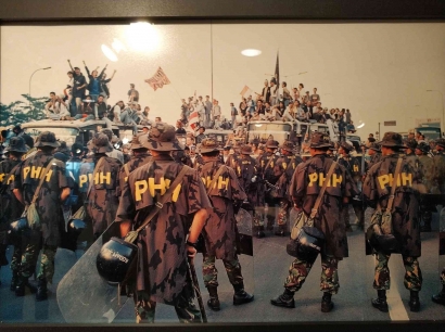 Seragam Unik Pasukan PHH 1998 dan Urgensi Rencana Kontingensi Rumah Sakit