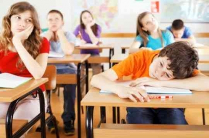 Perbedaan Tingkat Stress Sekolah Bersistem Full Day School dengan Half Day School