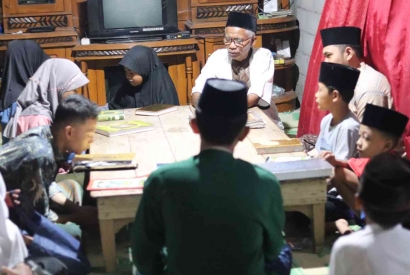Trend Baik di Bulan Ramadhan: Mahasiswa KKN UNIDA Mengajar Pengajian Al-Quran Sore Anak-anak Untuk Mengisi Kegiatan Ramadhan di Desa Sidorejo Ponorogo