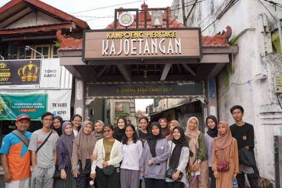 Melangkah ke Warisan Budaya: Kunjungan Kelompok Modul Modul Nusantara Cakrawala Nusantara PMM 4 UM ke Kampoeng Kajoetangan Heritage