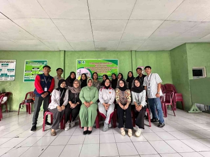 Mahasiswa KKN UPGRIS Kelompok 96 - Bantu Laksanakan Kegiatan Posyandu di RW 07 Kelurahan Kalicacing Kota Salatiga