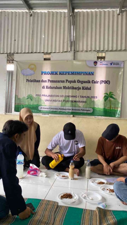 Mahasiswa PPG Prajabatan UPGRIS Gelar Pelatihan Pembuatan POC di Karang Taruna Kelurahan Muktiharjo Kidul