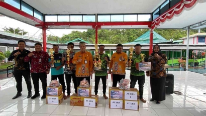 Terpancar Kebahagiaan, Warga Binaan Lapas Narkotika Samarinda Terima Hadiah Liga Futsal Lasusda