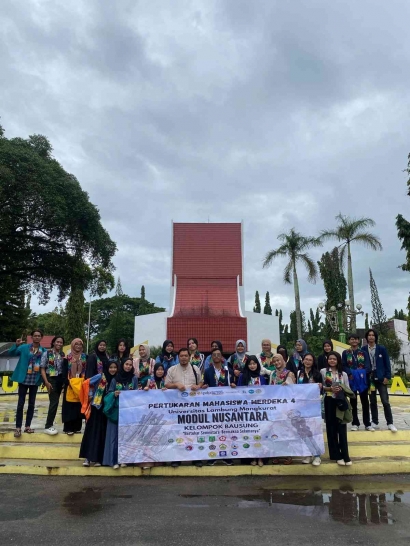 PMM 4: Mengunjungi Museum Lambung Mangkurat dan Makam Ulama Besar di Kalimantan Selatan