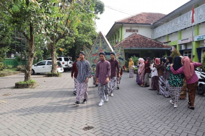 Sambut Hari Jadi Daerah Istimewa Yogyakarta, Siswa-Siswi SMA N 1 Sewon Gelar Kirab Budaya