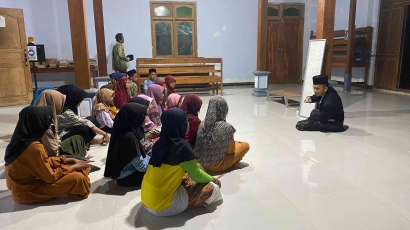 Sambut Ramadhan: Mahasiswa KKN UNIDA Gontor Mengajarkan Bahasa Arab dan Al Quran di TPA Desa Gegeran