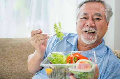 5 Rekomendasi Makanan Sehat untuk Lansia Selama Puasa