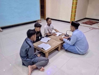 Berkah Ramadhan: Mahasiswa KKNT 35 UNIDA Gontor Kelompok 27 Amalkan Metode ODOJ (One Day One Juz)