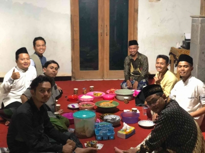 Kelompok 8 Tim KKN-T UNIDA Gontor Mengadakan Silaturahmi ke Kediaman Kepala Desa Morosari