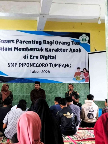 PMM UMM (Kel 24-Gel 05) Gelarkan Program Smart Parenting kepada Wali Murid SMP Diponegoro Tumpang yang Menghadirkan KORAMIL Tumpang