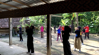 Menjaga Kebugaran dan Kesehatan Tubuh, Mahasiswa KKN-T UAA Melaksanakan Senam Bersama Warga Dusun Kersan