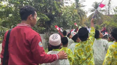 KKN 15 Unmuh Jember Ikut Serta Memeriahkan Acara Kirab dan Tasyakuran Khatmil Qur'an XIX Al-Barokah Dusun Curah Keting Desa Karangsono