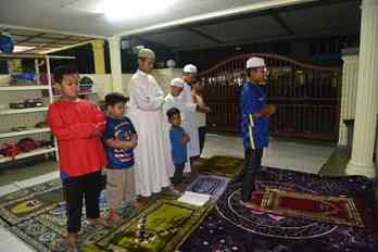 Memperkuat Ukhuwah Islamiyah, Tarawih dan Buka Puasa Bersama Anak-Anak Sekolah di Rawang Malaysia