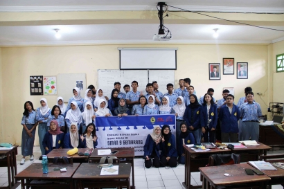 Digital Content Creator: Edukasi kepada Siswa-siswi Kelas 10 SMAN 9 Semarang dalam Pembuatan Konten di Platform Tiktok