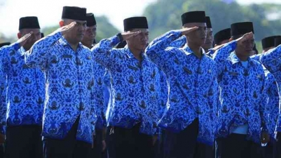 Jokowi Teken UU ASN, Bagaimana Nasib para Tenaga Honorer terkait Penghapusan Kebijakan Honorer Diakhir Tahun 2024