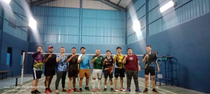 Wujudkan Indonesia Emas 2045, Alumni PB SMAN 16 Rutin Bermain Badminton