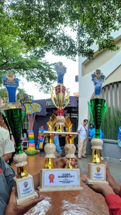 Tim Drum Band TK Dharma Wanita Persatuan Malangsuko Raih Juara Runner up 1 dengan Aksesoris Buatan Mahasiswa Universitas Negeri Malang