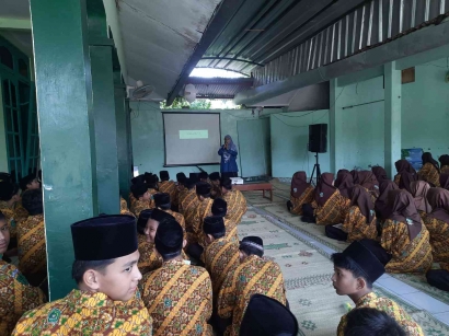 Kenalkan Kearifan Lokal Pada Siswa, MTsN 3 Bantul Ajak Siswa Pahami Sejarah Batik