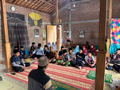 "Cahaya Alquran di Desa Krajan": Kegiatan Belajar Al-Qur'an di Taman Pendidikan Al-Quran Binaan Mbah Sukadi, Krajan, Sukorejo