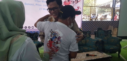 Hadiri Acara BKKBN, Ahmad Saepudin Anggota DPRD Terpilih Sempatkan Sapa Warga