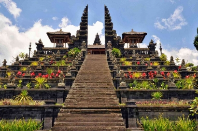Caturr Marga dan Tempat Suci yang Ada di Bali