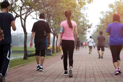 Jalan Santai: Menjaga Kebugaran Tubuh Selama Puasa dengan Olahraga yang Aman dan Nyaman