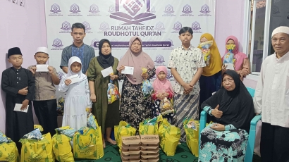 10 Hari Terakhir Bulan Ramadhan, Rumah Tahfidz Roudhotul Qur'an Berbagi Kebahagiaan dengan Santunan Anak Yatim dan Buka Bersama