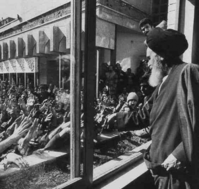 Revolusi Iran: Ketika Ulama dan Rakyat Bersatu Meruntuhkan Monarki