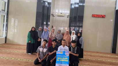 Belajar Mengamalkan Ilmu, Siswa SMA Plus Al Ghifari Lakukan Dakwah Lapangan ke Masyarakat