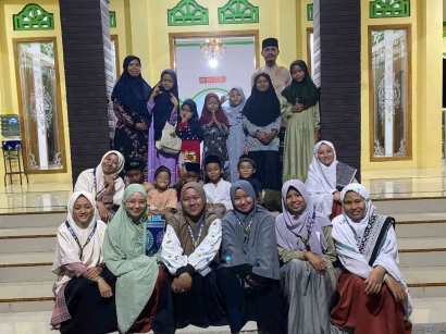 Jalin Keeratan Silaturahmi: TPA Masjid Baiturrahman Ngrayudan Adakan Buka bersama Mahasiswi KKNT UNIDA Gontor